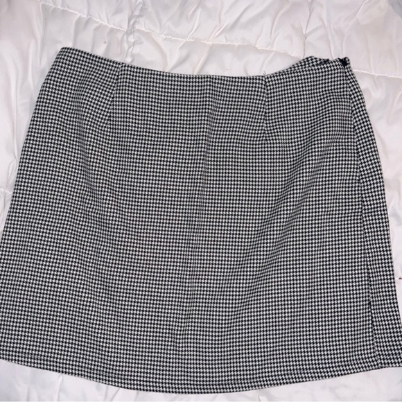 Forever 21 Mini‎ Skirt - Picture 2 of 4